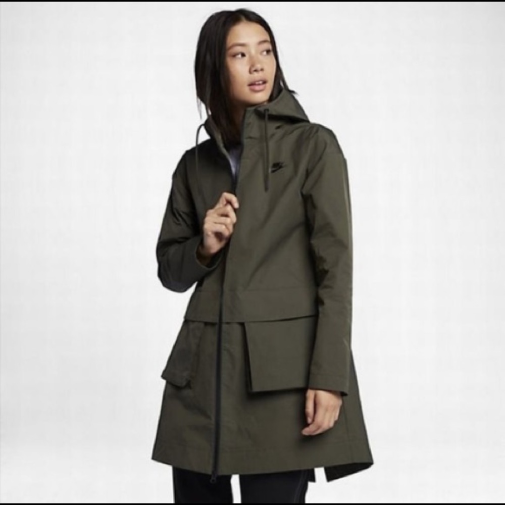 **SOLD**Nike Sportswear Parka size Small
